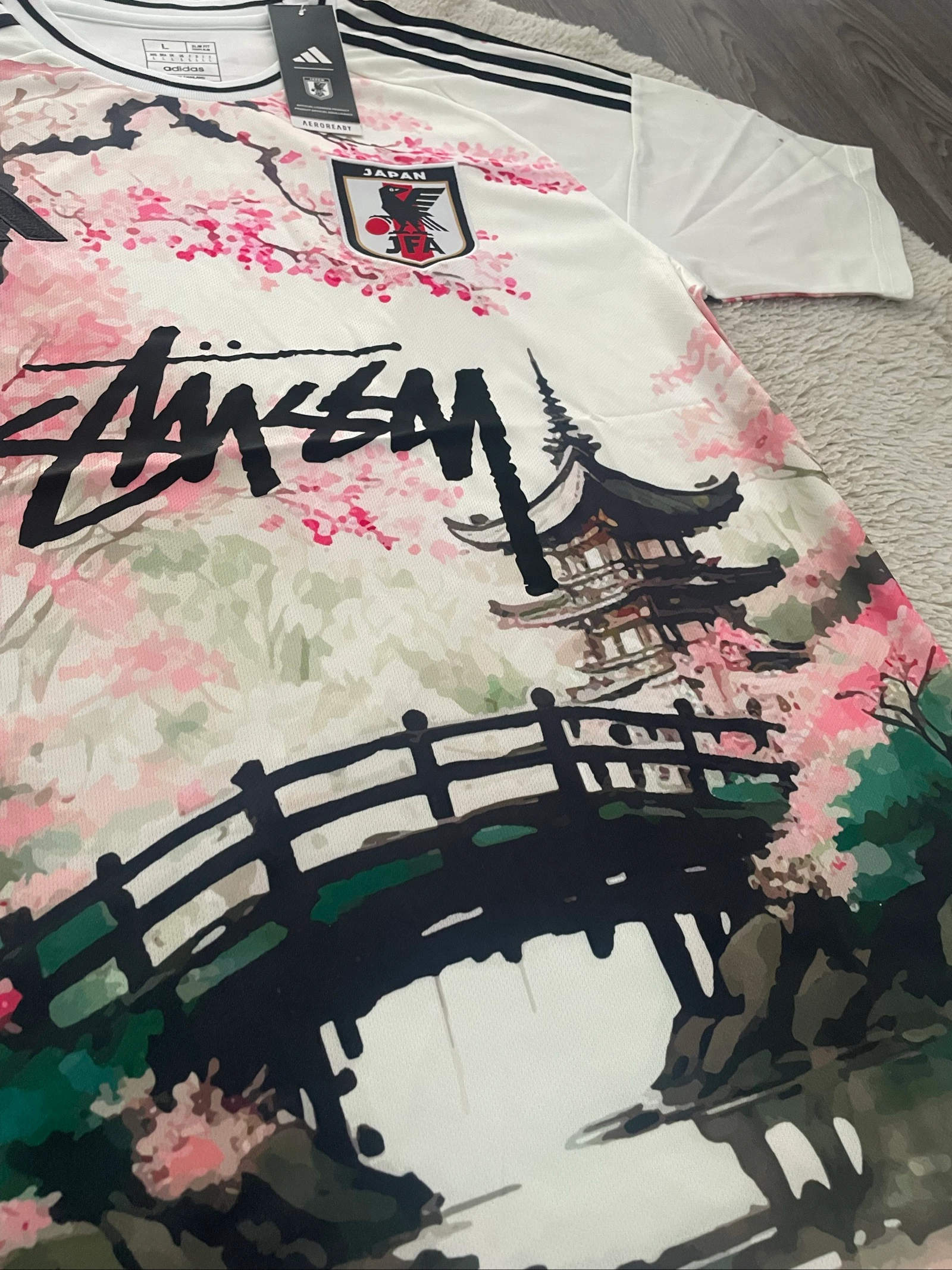maillot de fútbol concepto adidas Japón rosa blanco verde templo lago puente río talla L nuevo – photo 2